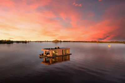 surla houseboat